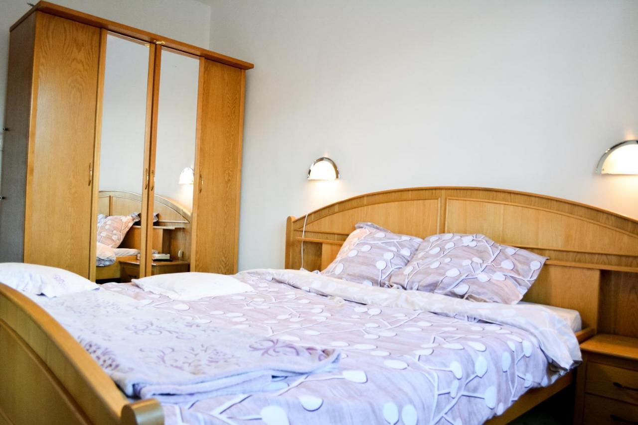 Grandpa'S Hidden Crib, 6 Bedroom, Pet Friendly Sinaia Exterior foto